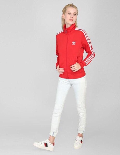 Chamarra Adidas Originals roja con logotipo en Liverpool