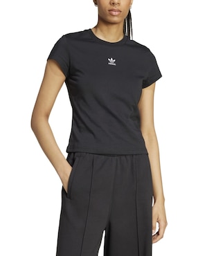 Playera manga corta Adidas Originals Ess Slim Tee cuello redondo para mujer