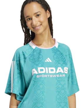 Playera manga corta Adidas Sportswear House Of Tiro cuello redondo para mujer