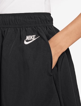 Falda corto Nike a la cintura
