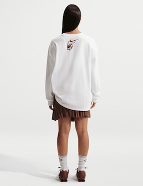Playera manga larga Nike Valentine's Day cuello redondo para mujer