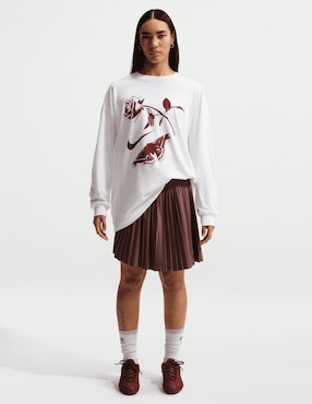 Playera manga larga Nike Valentine's Day cuello redondo para mujer
