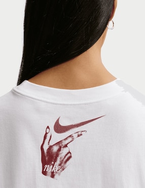 Playera manga larga Nike Valentine's Day cuello redondo para mujer