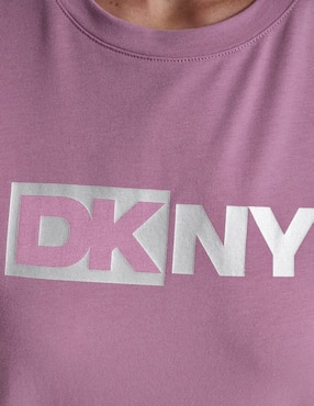 Playera manga corta DKNY cuello redondo para mujer