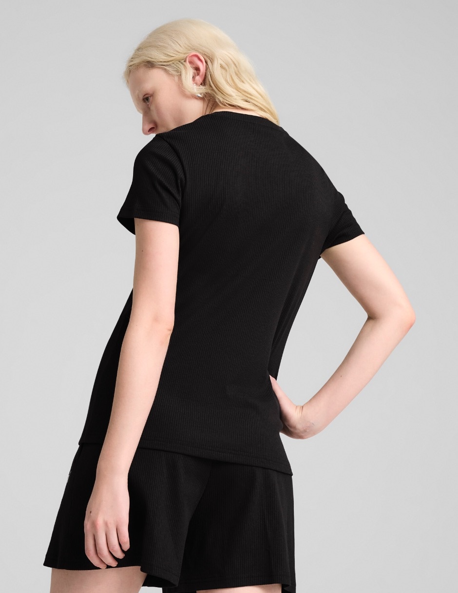 Playera manga corta Ess Elevated cuello redondo para mujer 3